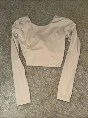 Long Sleeve Cropped Workout Top in Light Beige
